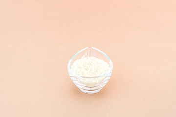 透明の器に入ったお米