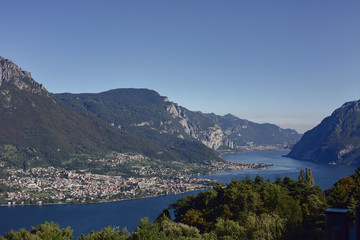 Fototapeta na wymiar Bellagio: veduta panoramica del lago di Como 
