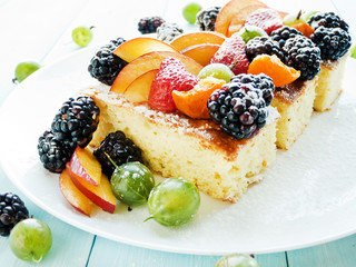 Berry sponge cake
