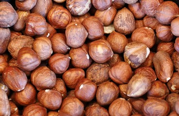 Haselnüsse am Haufen, Hintergrund