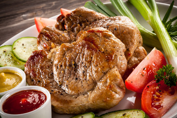 Grilled steak and vegetable salad
