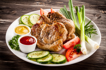 Grilled steak and vegetable salad