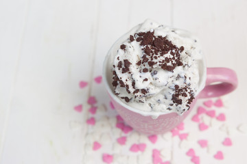 Speiseeis serviert im Becher