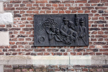 wenn die ernte ist vorüber bronzerelief am zeughaus in neuss