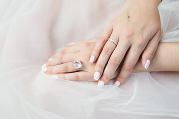 Obraz na płótnie Canvas Bride hands with wedding ring