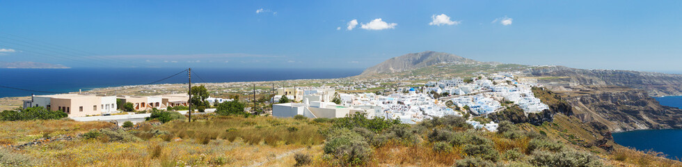 Fototapeta na wymiar Fira is the capital of Santorini island, Greece.
