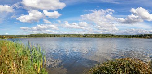 летний пейзаж на Уральской реке Иртыш, Россия © 7ynp100