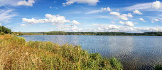 летний пейзаж на Уральской реке Иртыш, Россия © 7ynp100