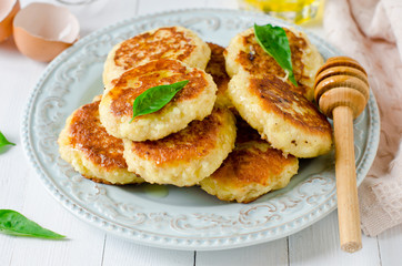 Cottage cheese pancakes with honey