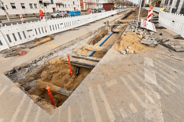 Neue Gasleitungen und Wasserleitungen aus Kunststoff