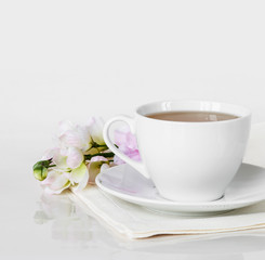 Obraz na płótnie Canvas Cup of tea and flower