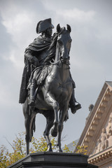Obraz premium Friedrich der Große als Reiterstandbild Unter den Linden in Berlin