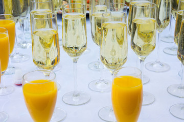 Gläser - Sekt und O-Saft 