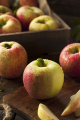 Raw Organic Honeycrisp Apples