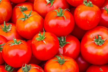 Fresh heirloom tomatoes for sale at a local farmers market