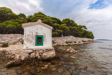 Haus am Meer, Positionslicht für die Seefahrt an der kroatischen Küste