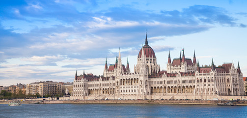 Fototapeta na wymiar Budapest parliament view