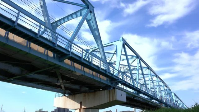 4K・鉄橋の電車・京急快速_1-50