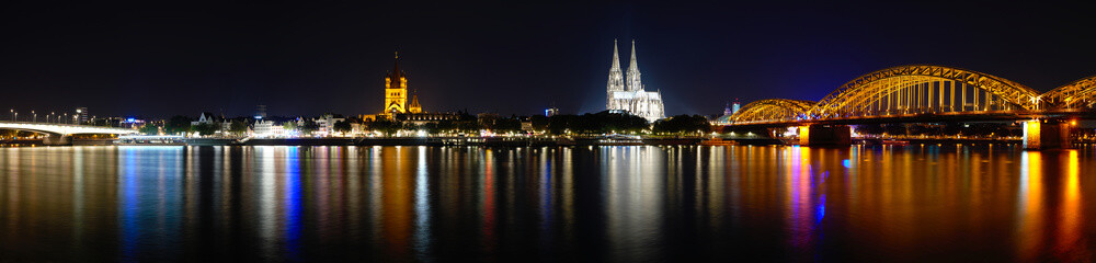 Fototapeta na wymiar Cologne Cathedral (Dom) and Hohenzollern Bridge, Cologne, Germany