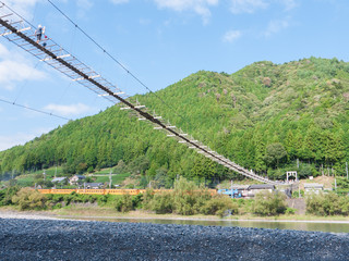 長い吊り橋