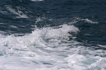 Wellen an der spanischen Mittelmeerküste