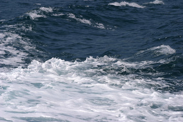 Wellen an der spanischen Mittelmeerküste