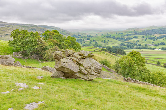 Norber glacial erratic boulders at Austwick in the Yorkshire Dales.