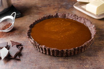Caramel chocolate tart