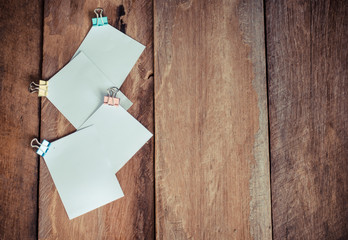 paper note on wooden background
