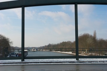 Fototapeta premium Kanalbrücke im Winter