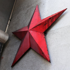 Fototapeta premium Berlin / étoile rouge à Checkpoint Charlie