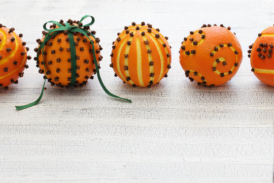 Clove Orange Pomander Balls, Homemade Christmas Gift