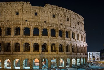 Naklejka premium Coliseo de noche, Roma II