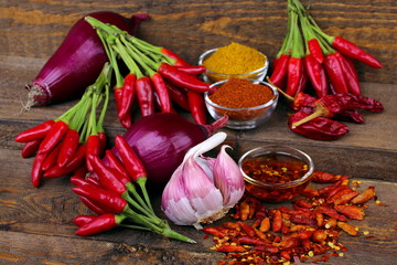 Peperoncino , aglio e cipolla 