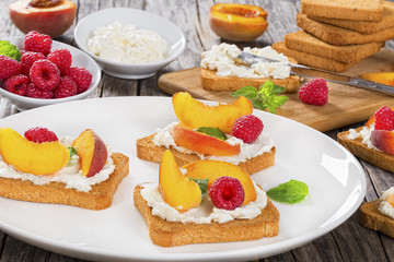 delicious summer toasts with mascarpone cheese, raspberry and pe