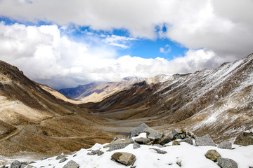 Obraz premium Landscape of Snow mountains in Leh, Ladakh in Indian state of Jammu and Kashmir