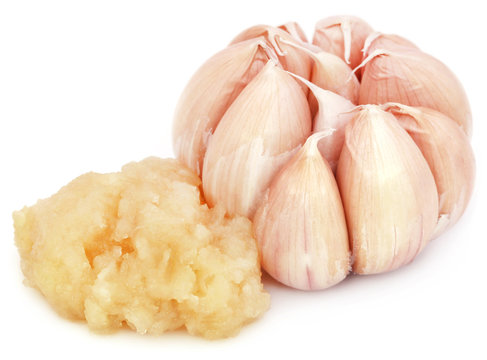 Crushed garlic with whole ones