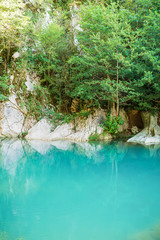 Naklejka premium Mountain lake and forest