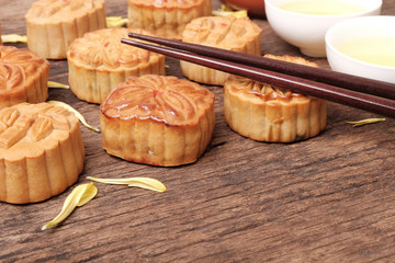 Obraz na płótnie Canvas Moon cakes for Chinese Mid-Autumn fastival