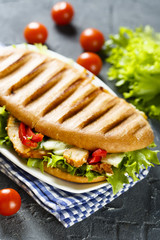 Sandwich with chicken and vegetables