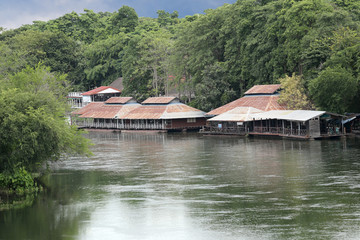 Fototapeta na wymiar Floating house on the river Kwai Noi in Kanchanaburi.