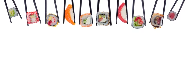 Foto op Plexiglas Veel sushi en broodjes in zwarte eetstokjes geïsoleerd op een witte achtergrond © z10e