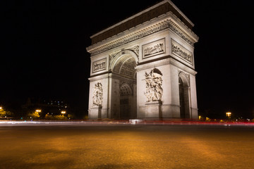 Obraz na płótnie Canvas Famous Arc de Triomphe in Paris, France