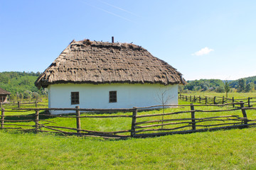 Fototapeta na wymiar Old traditional ukrainian rural house