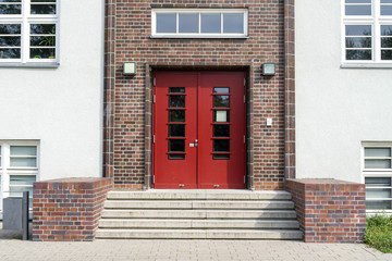 Eingangstür zu einer Schule © tl6781