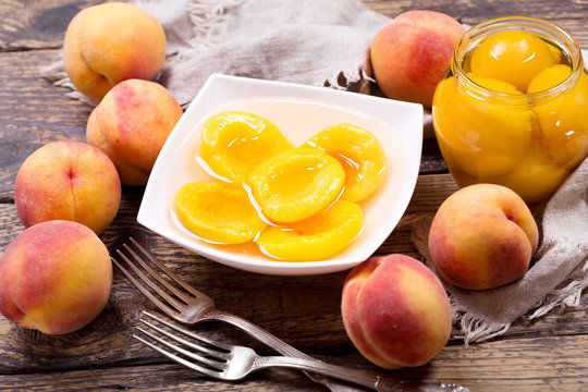 bowl of canned peaches