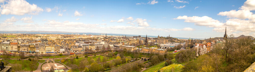 Fototapeta na wymiar Panoramic view (panorama) of Edinburgh, Scotland, on a bright sunny day