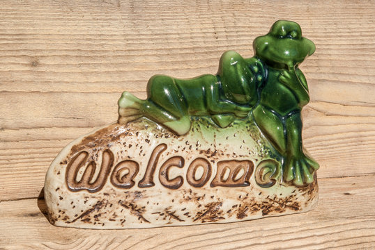 Figurka z żabkami welcome witamy