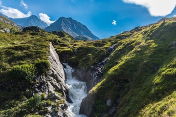 Fototapeta na wymiar Gletscherbach Wildwasser im Stubaital 