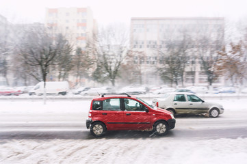 Obraz na płótnie Canvas Bad winter weather driving